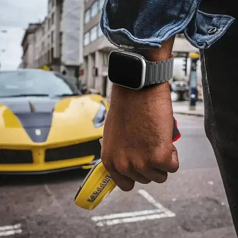 Silicone Magnetic skin-friendly Band for Apple Watch 42 | 44 | 45 | Ultra 49 | 46mm S10