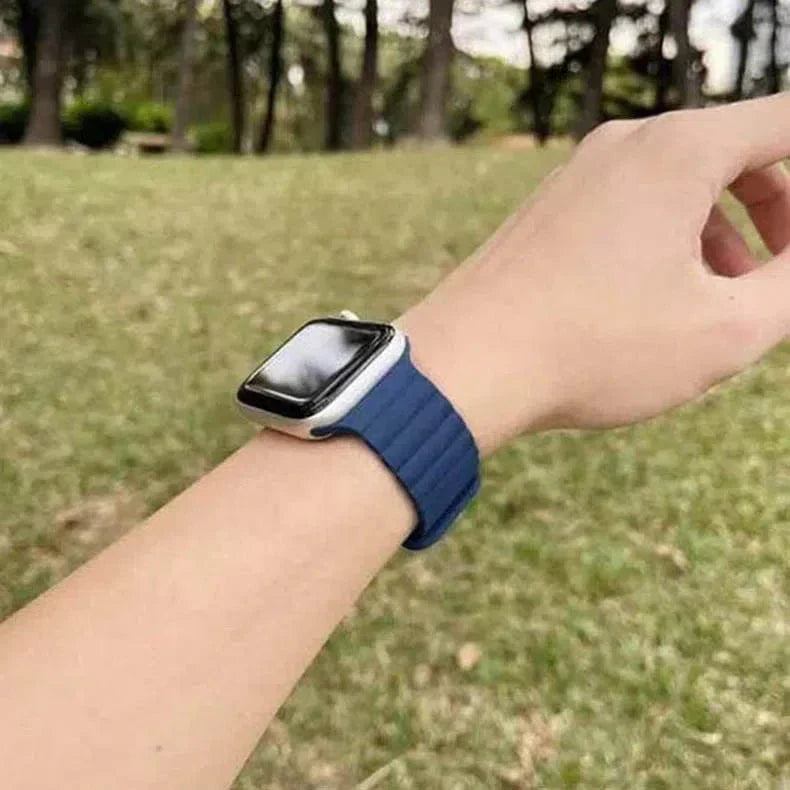 Silicone Magnetic Band for Apple Watch 42 | 44 | 45 | Ultra 49 | 46mm S10 Straps & Bands