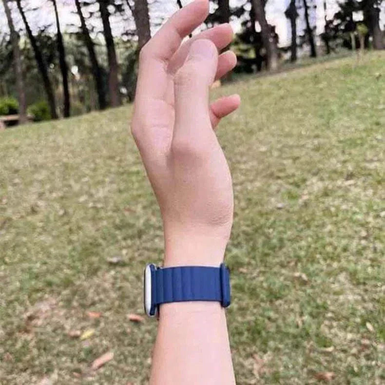 Silicone Magnetic Band for Apple Watch 42 | 44 | 45 | Ultra 49 | 46mm S10 Straps & Bands